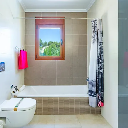 Lia - Plusholidays Кальпе