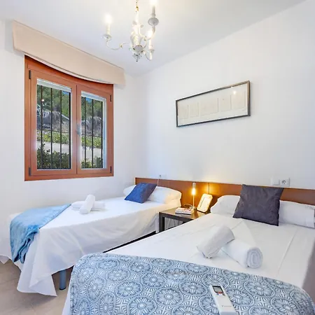 Lia - Plusholidays カルプ