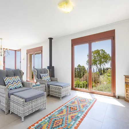 Lia - Plusholidays Кальпе