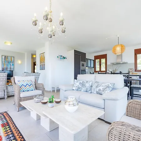 Lia - Plusholidays *