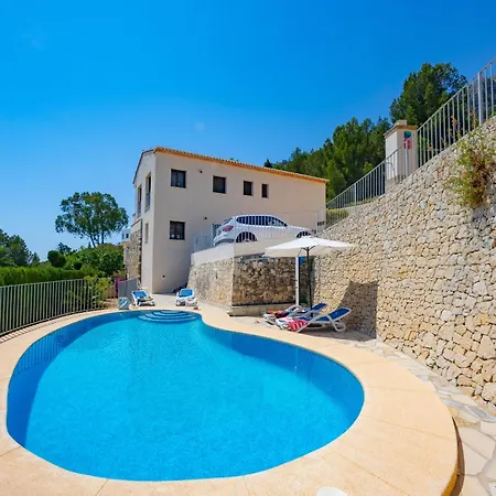 Lia - Plusholidays *