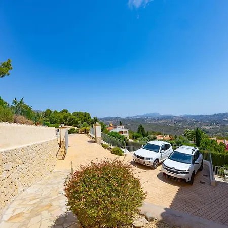 Lia - Plusholidays カルプ