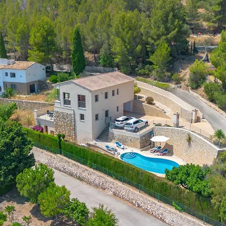 Lia - Plusholidays *