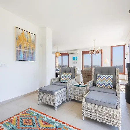 Lia - Plusholidays * Кальпе