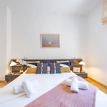 Lia - Plusholidays Кальпе