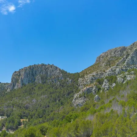 Lia - Plusholidays カルプ