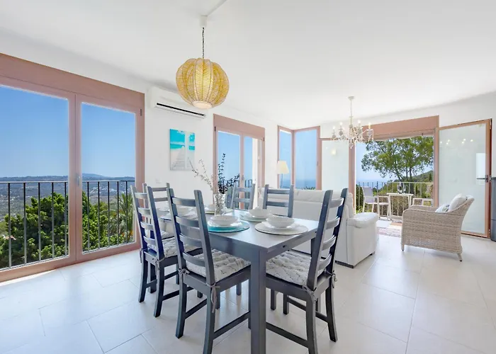 Lia - Plusholidays *