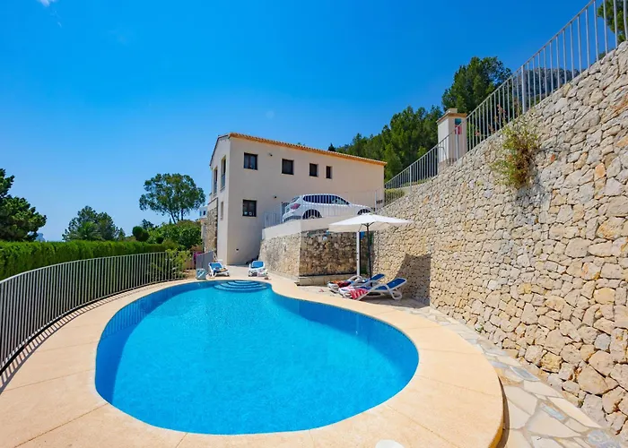 Lia - Plusholidays *