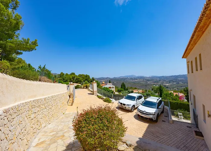 Lia - Plusholidays Кальпе