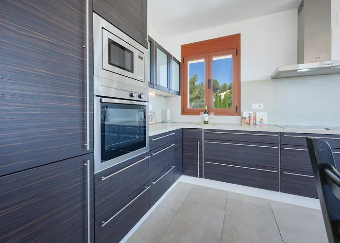 Lia - Plusholidays Кальпе